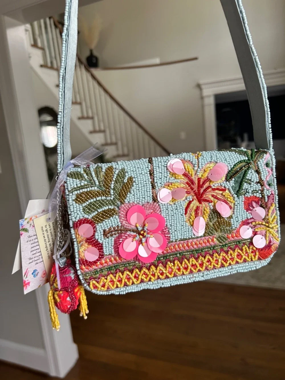 Viral! Beaded hibiscus bag - Picture 6 of 7